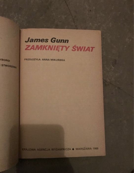 Książka - Zamknięty Świat - Gunn