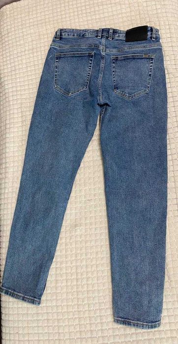 Сині джинси, гарний стан, розмір -32
Ширина в поясі - 43
Довжина - 101