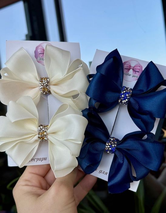 Святкові бантики для волосся. Шкільні бантики.