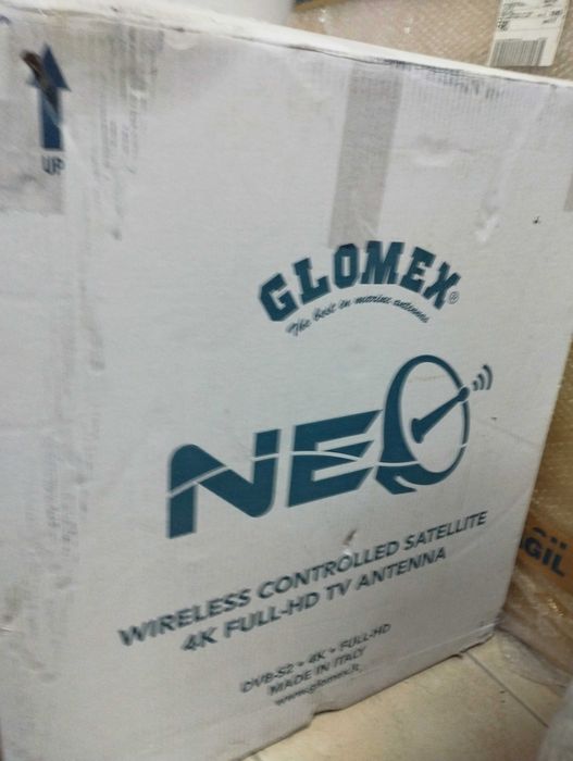 Antena de Statelite Glomex SATURN 4 V9104N NEO para Barco e Caravanas