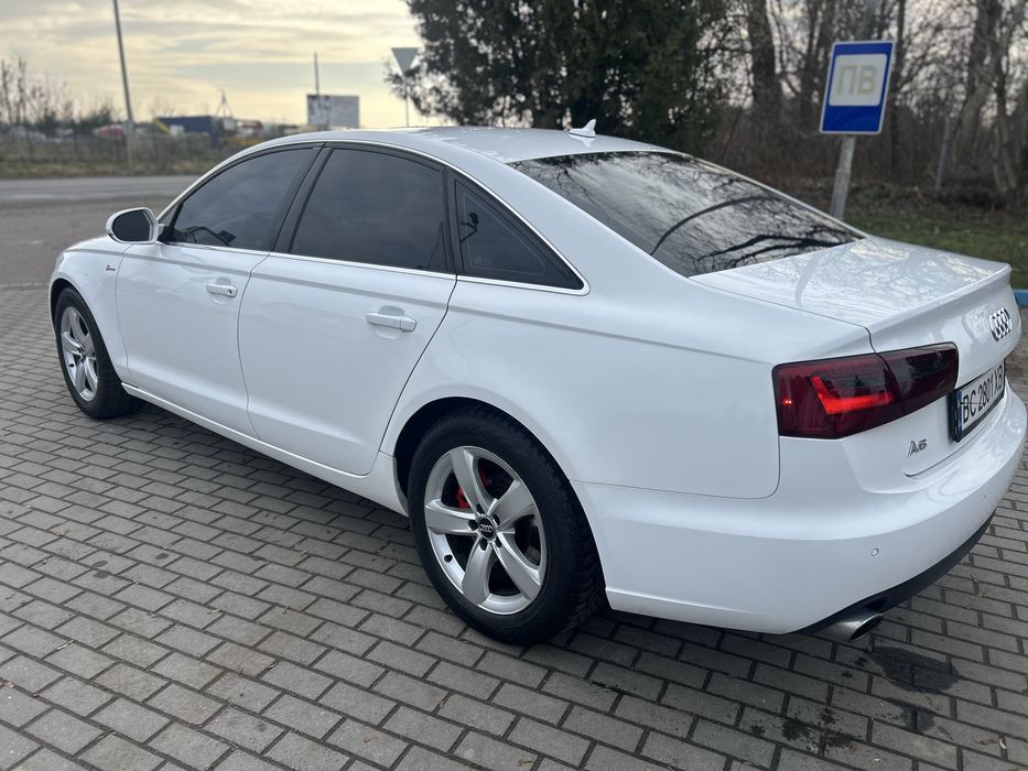 Автомобіль AUDI A6 повний привід