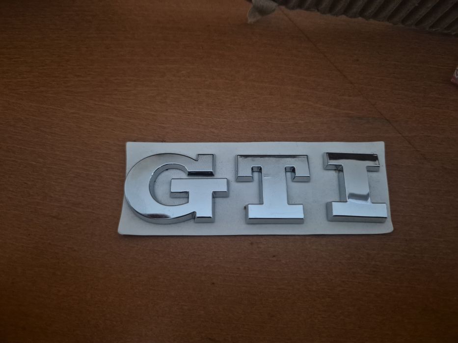 nowy napis GTI  do VW na tylna klape  + szablon montażowy