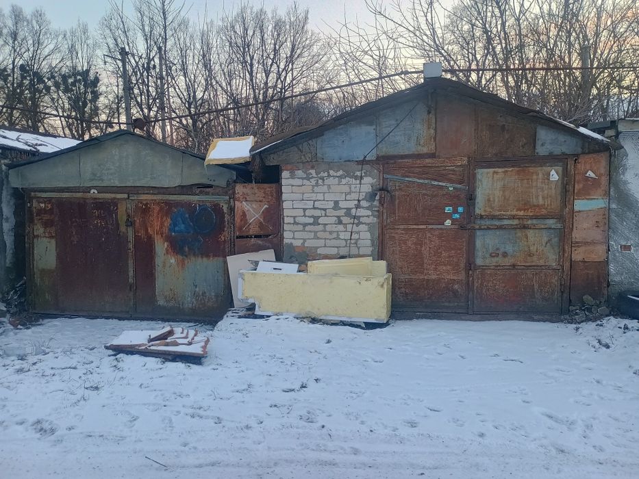 Продам два гаражі