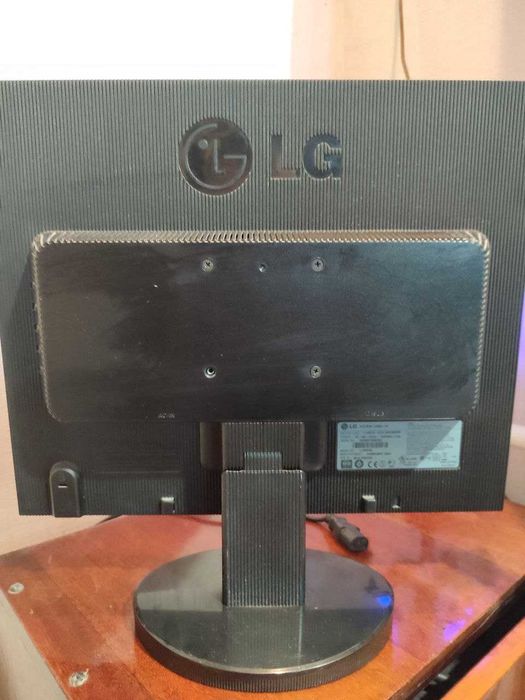 Компьютерный монитор 19" LG