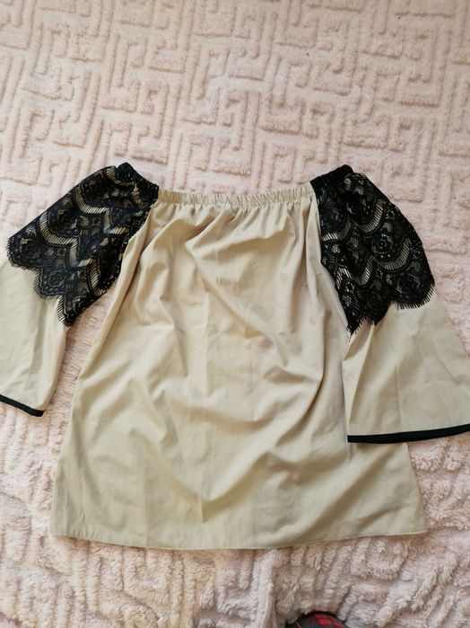 Блузка жіноча з гарними рукавами