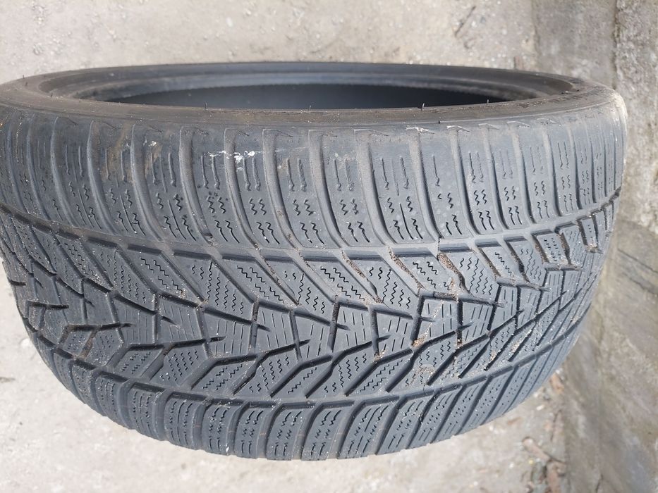 Комплект 4шт. різношироких шин Hankook R19 (225/40 та 255/35)