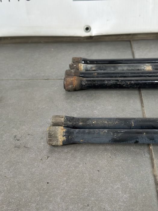 Торсіони передні (лівий,правий) Toyota Hiace довга база 1995-2010 р.