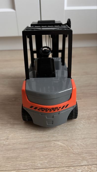 Wózek widłowy / sztaplarka