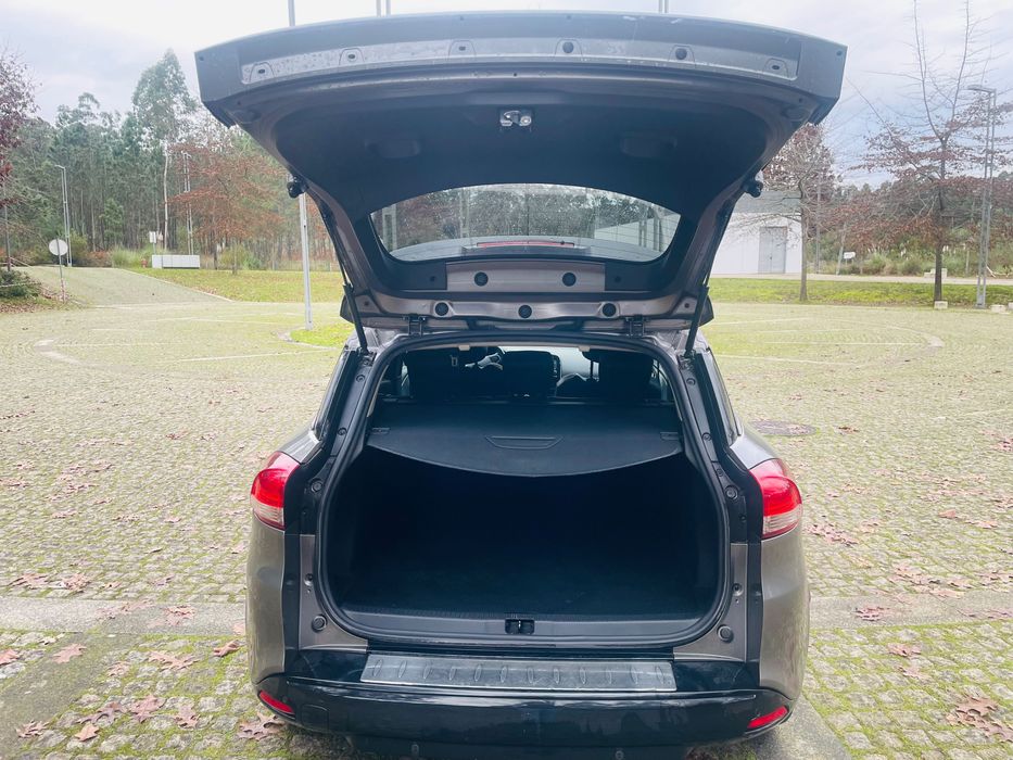 Renault Clio Sport Tourer 0.9 TCe Limited *Excelente Oportunidade*