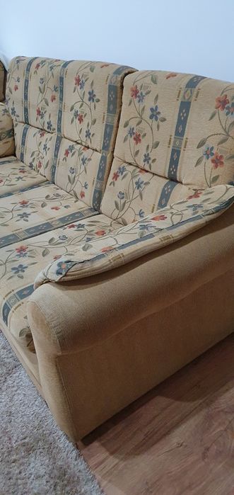 Sofás (1 de 3 lugares e 2 individuais)