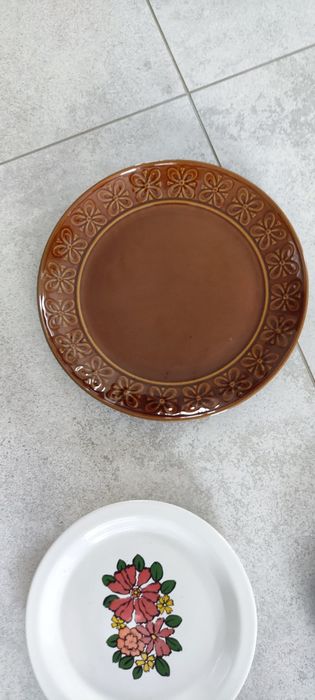 Stare porcelanowe talerze dla kolekcjonerów