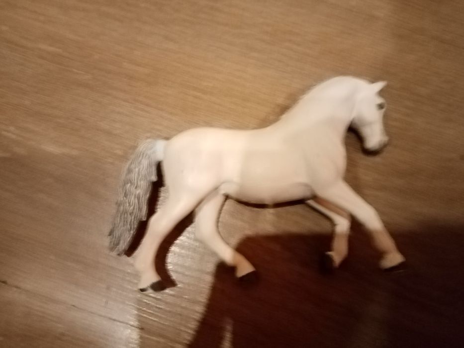 Schleich biały koń