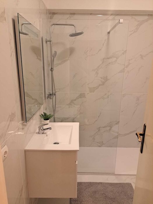 Quarto com Suite para Arrendar - Centro de Famalicão