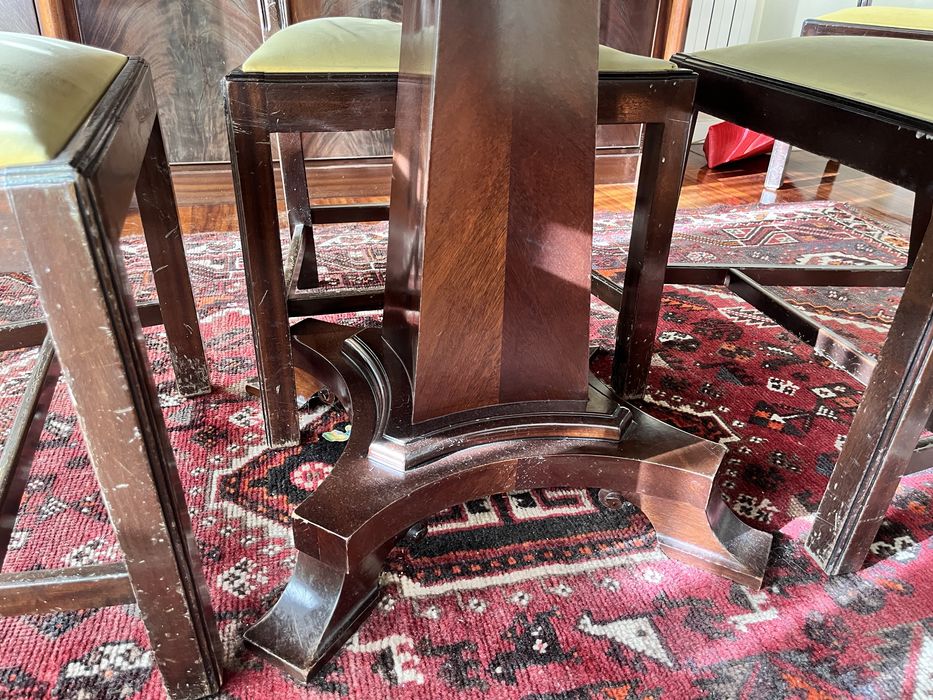 Mesa de sala + 6 cadeiras- madeira maciça