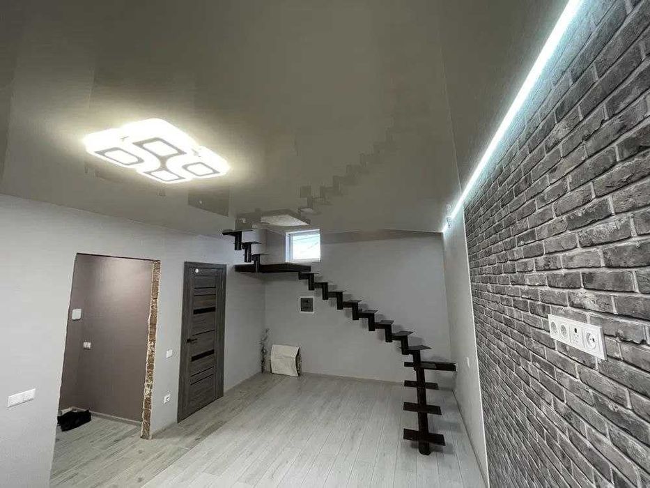 Продаж окремого  будинку з ремонтом. ділянка 6сот  поруч зі Львовом!