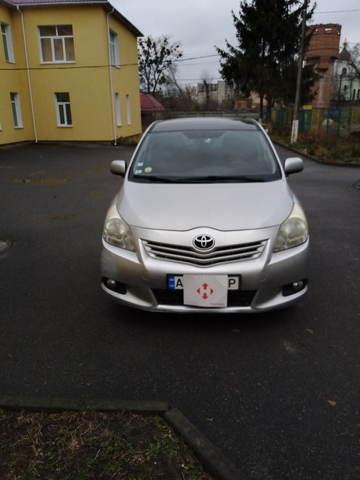 Продається автомобіль тойота версо