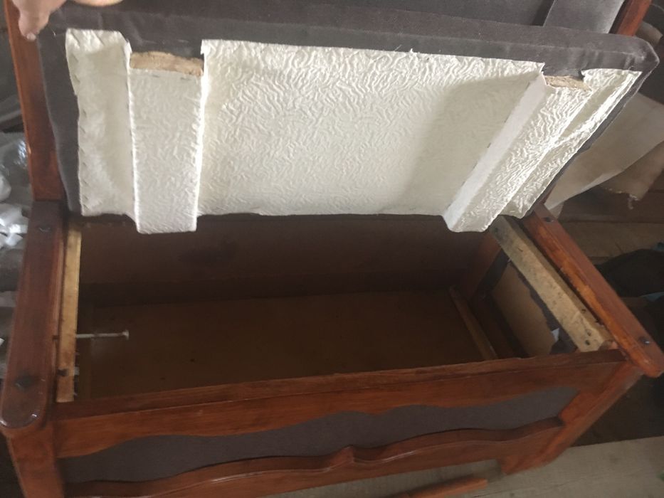 Кухоний уголок і 3 табуретки