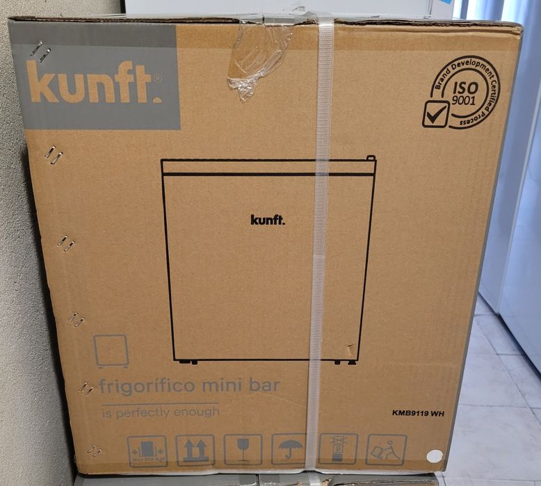 Mini frigorífico com congelador kunft ( frigobar)