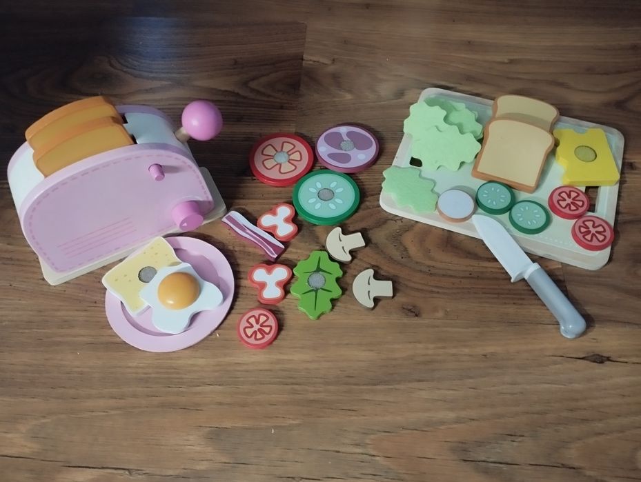 Duża drewniana kuchnia dla dzieci