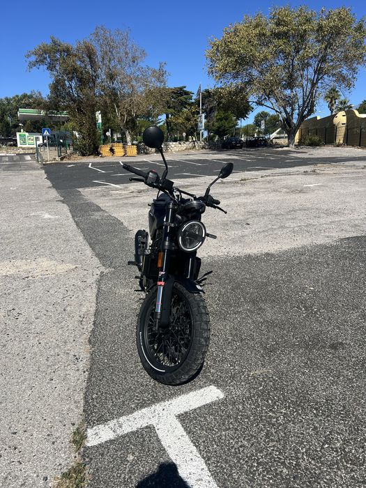 Husqvarna svartpilen 401