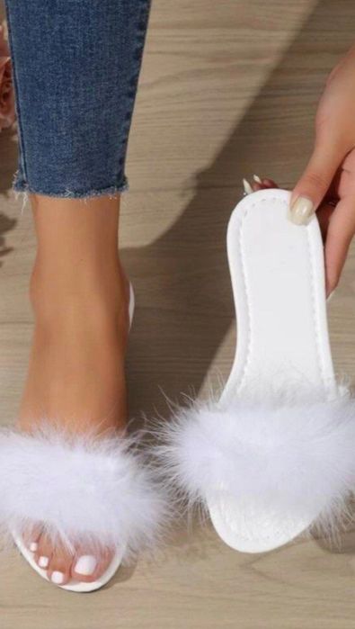 Халат та взуття для ранку нареченої