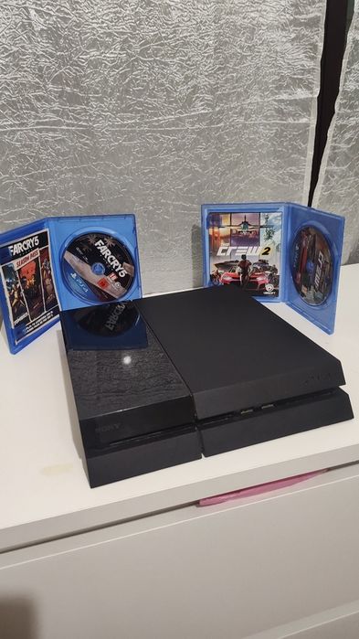 PlayStation 4 (PS4) Fat + 2 Jogos (The Crew 2 e Far Cry 5)