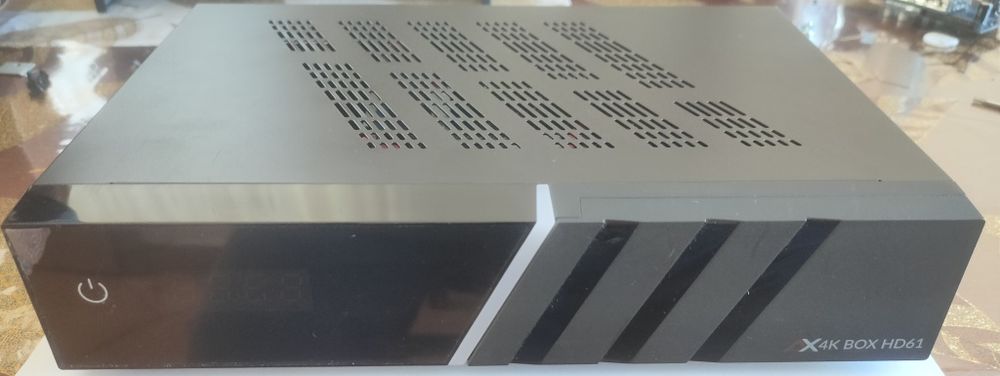 AX 4K BOX HD61 Twin Tuner z kartą SD Sandisk 200GB