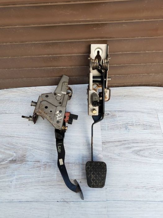 Педаль сцепления Мазда 6 2002-2007гг