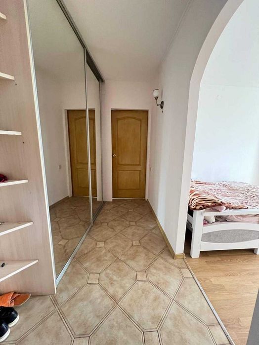 2-кімнатна з ремонтом, меблями і технікою — заїжджай і живи