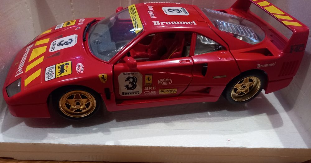 Ferrari F40 Evoluzione 1992 - Burago