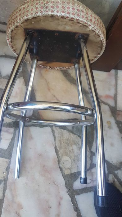 Banco hospitalar antigo  em ferro robusto