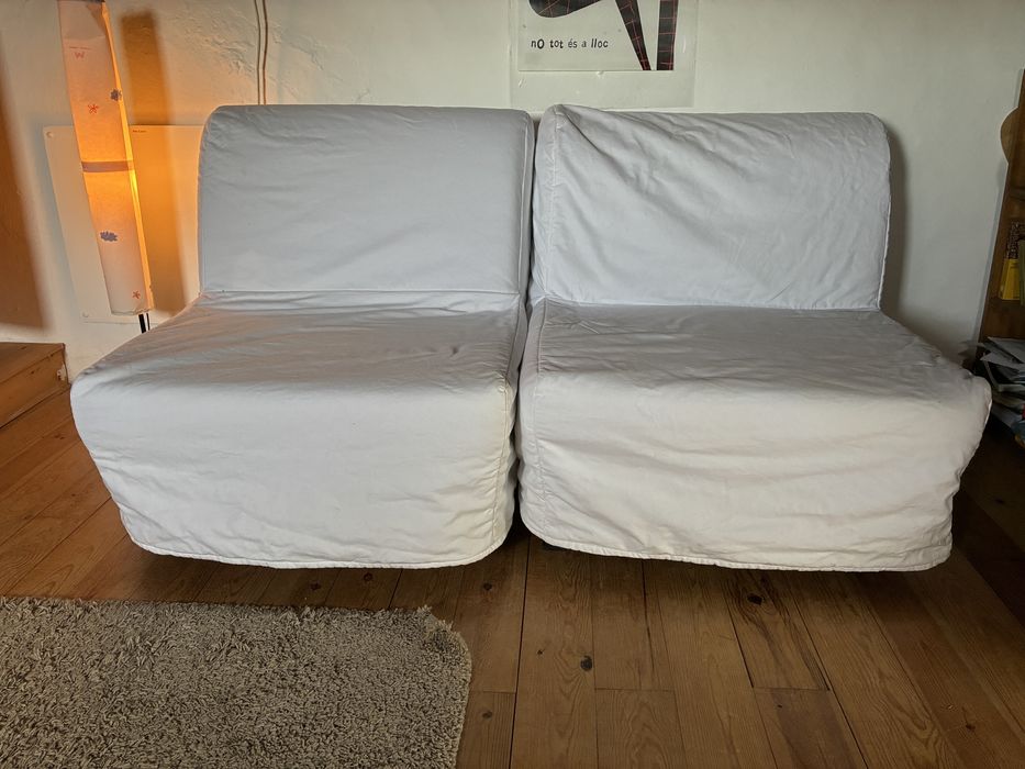 2 Sofás cama usados, em bom estado.