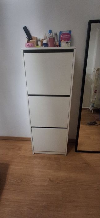 Sapateira branca IKEA