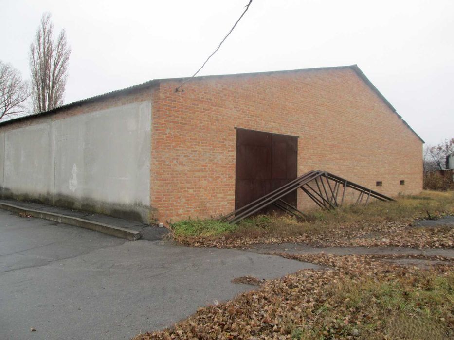Здається в оренду база: склади 1500 м², гаражі та офіс