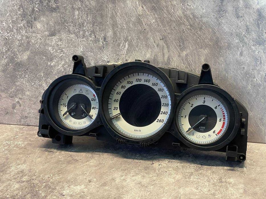 Панель приладів Приборка mercedes W204 приборная панель Спидометр