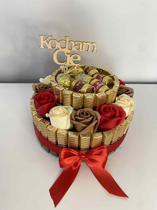 Słodki prezent na walentynki urodziny torcik merci róże mydlane