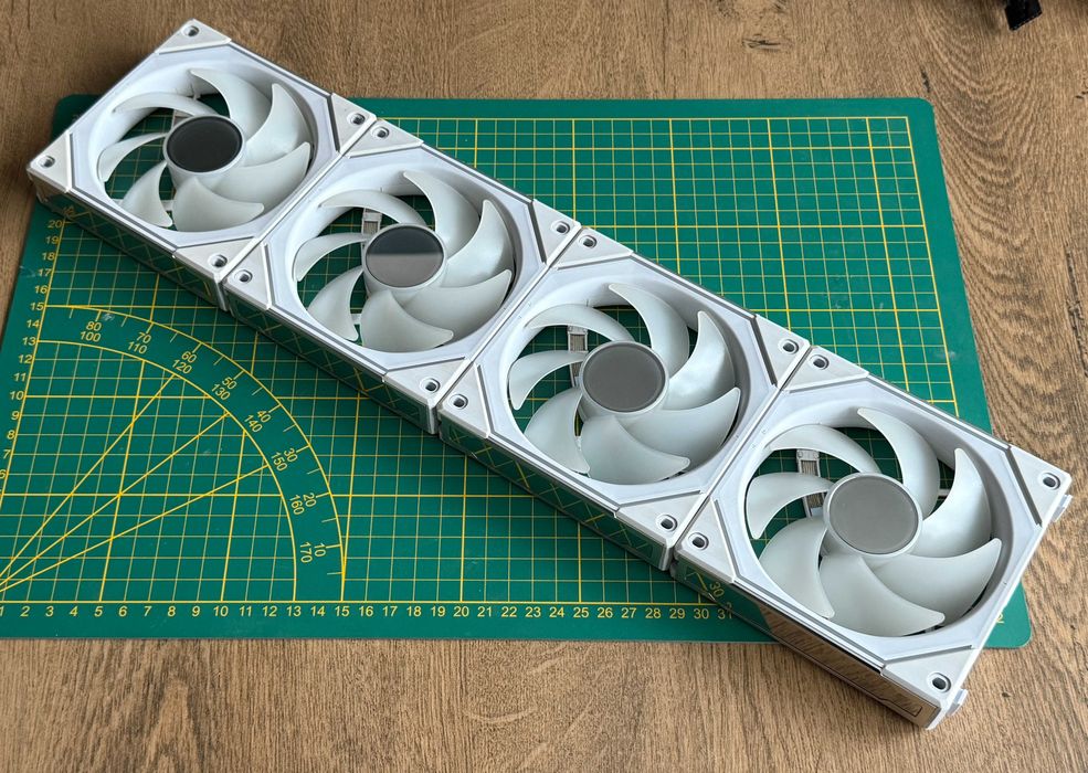 [4 szt.] Wentylatory Lian Li UNI FAN SL-INF 120 RGB white + kontroler