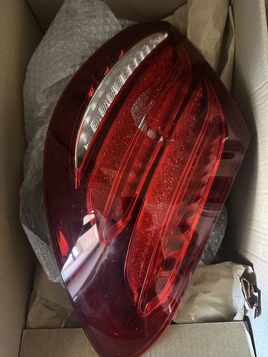 Задний правый фонарь mercedes w213