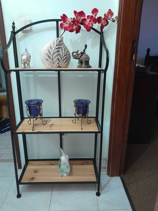 Vendo estante em ferro e madeira