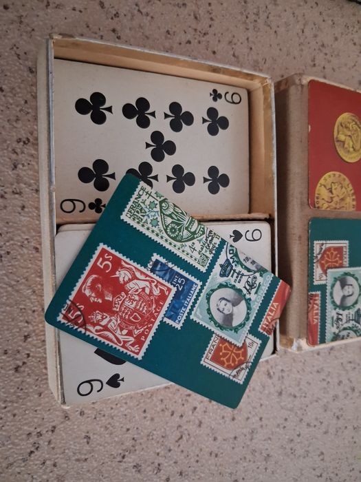 Caixa de 2 baralhos de cartas