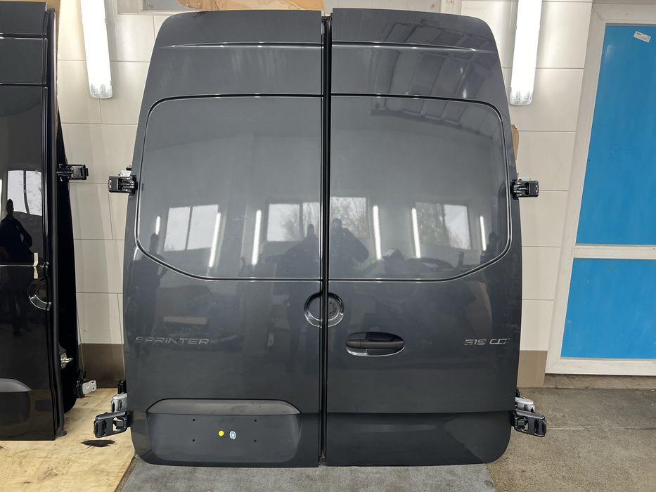 Нові Задні двері сірі графіт Mercedes Sprinter W907