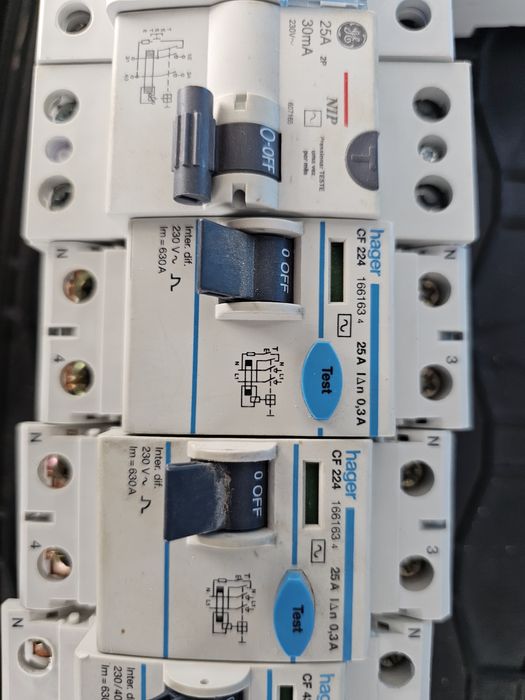 Diferenciais Hager e Merlin em excelente estado