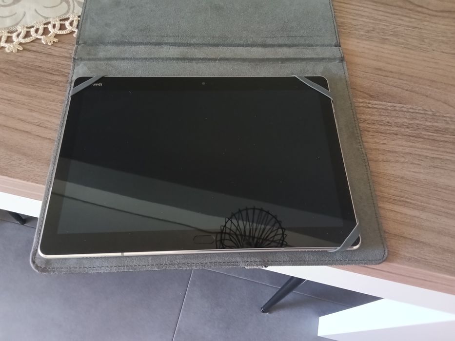 Tablet da marca HUAWEI com Capa