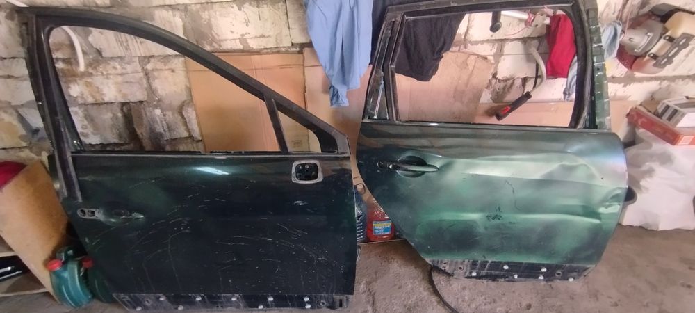 Двері праві на сценік 3