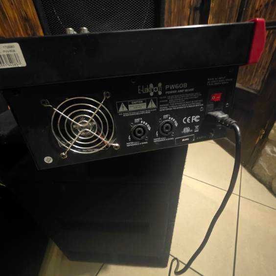 Zestaw nagłośnieniowy   TOM-AUDIO 1600 W 2 szt  MIXSER