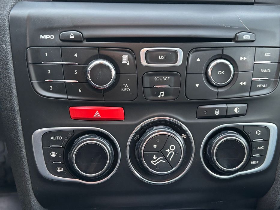 Автомобіль Citroen C4