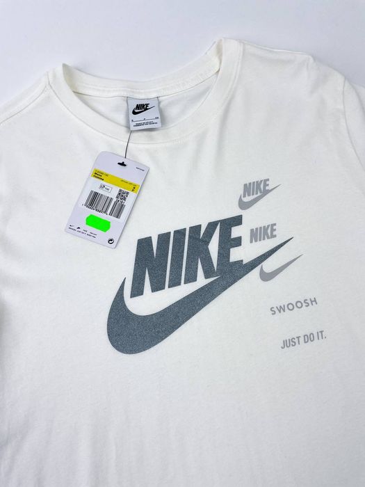 Оригінал! Футболка Nike Sportswear (біла) (S) Нова з бірками!