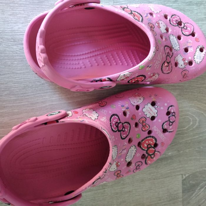 Ctocs hello Kitty M2W4