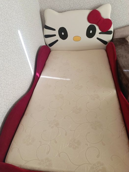 Продам дитяче ліжко "Hello Kitty".