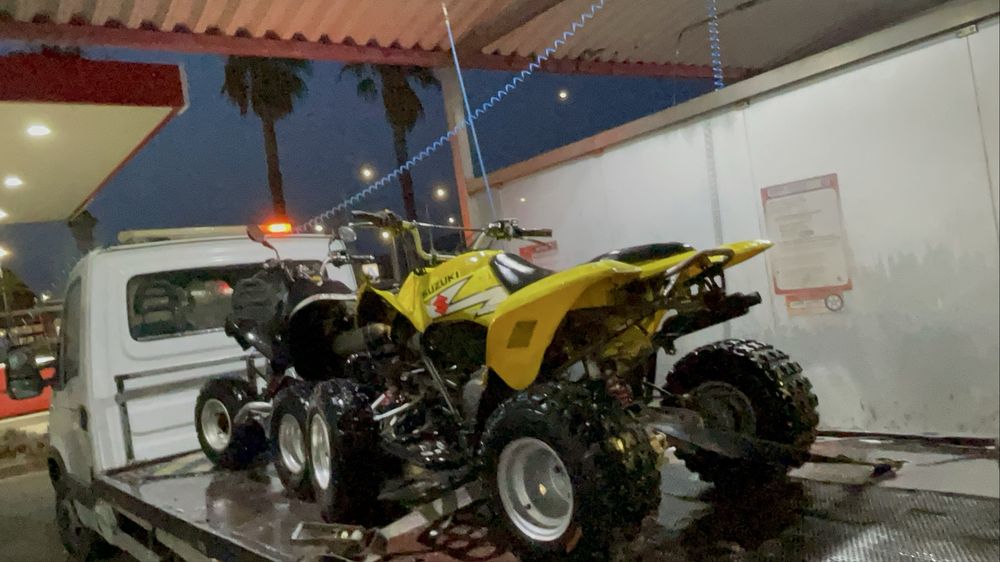 Vendo moto quatro Suzuki ltz 250 com documentos a funcionar e a andar mais informações envia mensagem